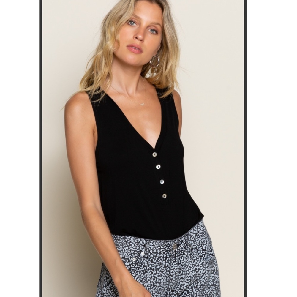 3 LEFT Black V-neck Sleeveless Henley Top